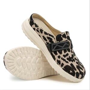 Hey Dude Women's "Nora Mule" Black Cheetah Leopard Print Slip-on Shoe, Size 6